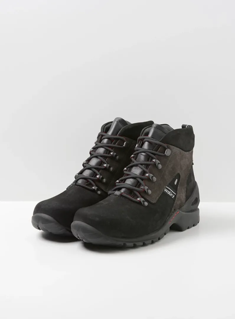 DAMES Wolky Hoge Veterschoenen|Wandelschoenen<Traction WP - zwart nubuck