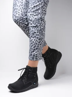 DAMES Wolky Hoge Veterschoenen|Wandelschoenen<Whynot - zwart nubuck